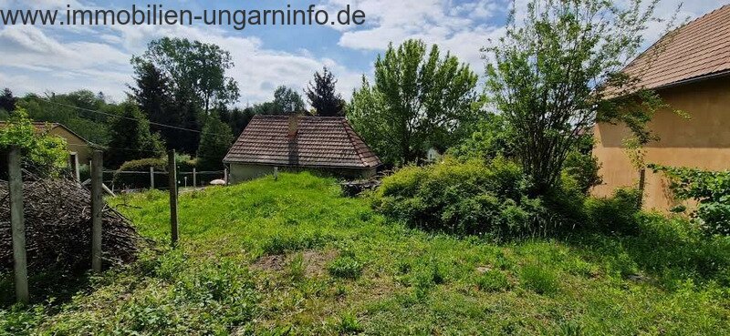 In Kaposvár in der Nähe des Deseda-Sees, bewohnbares Wochenendhaus zu verkaufen