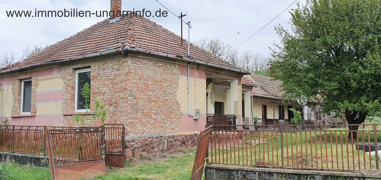 Somogy Vármegye: Balaton mellett felújítandó családi ház nagy telekkel 