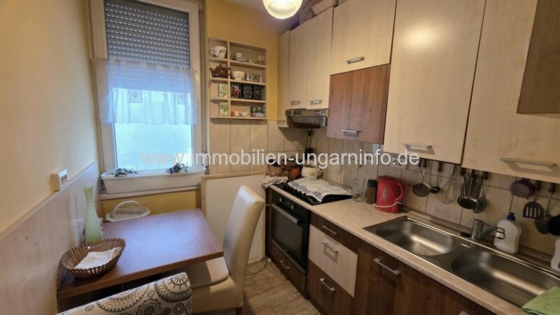 In Marcali (12 km vom Balaton entfernt) steht eine 2-Zimmer-Wohnung mit Balkon zum Verkauf