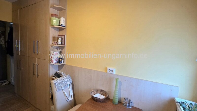 In Marcali (12 km vom Balaton entfernt) steht eine 2-Zimmer-Wohnung mit Balkon zum Verkauf