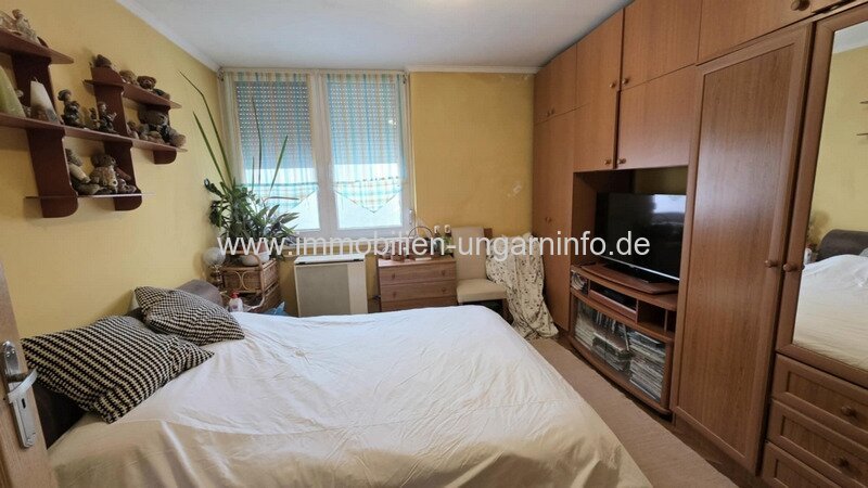 In Marcali (12 km vom Balaton entfernt) steht eine 2-Zimmer-Wohnung mit Balkon zum Verkauf