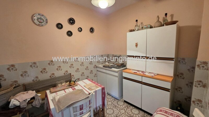 In Nagykanizsa, in der Nähe des Sees, steht ein bewohnbares Wochenendhaus mit großem Grundstück zum Verkauf