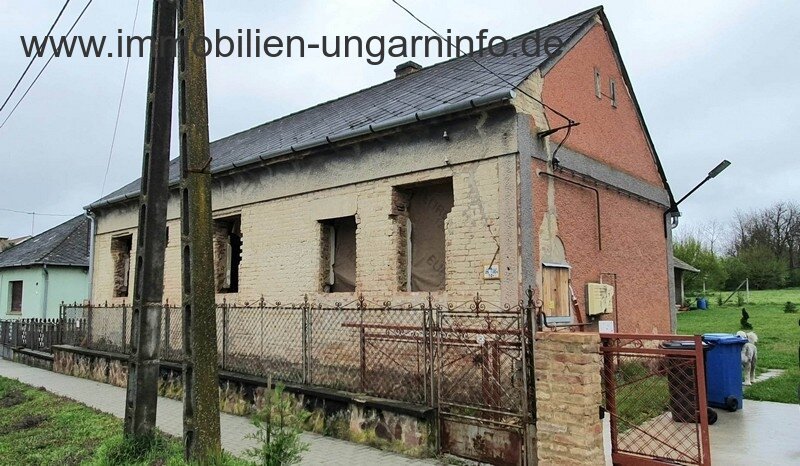 2 Einfamilienhäuser zu einem Preis in der Region Kaposvár zu verkaufen