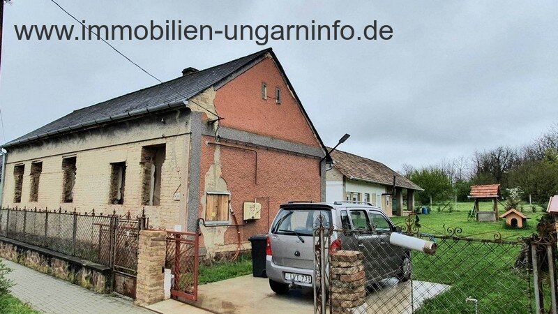 2 Einfamilienhäuser zu einem Preis in der Region Kaposvár zu verkaufen