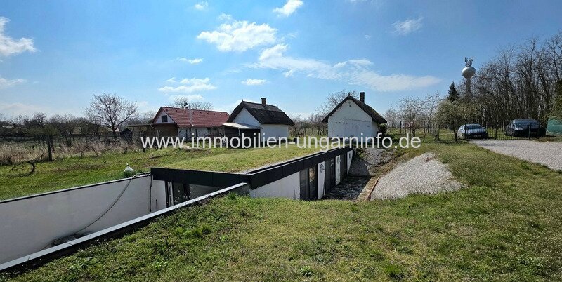 Einzigartiges, neuartiges Erdhaus und Ferienhaus in grüner Umgebung, 10 km vom Plattensee entfernt