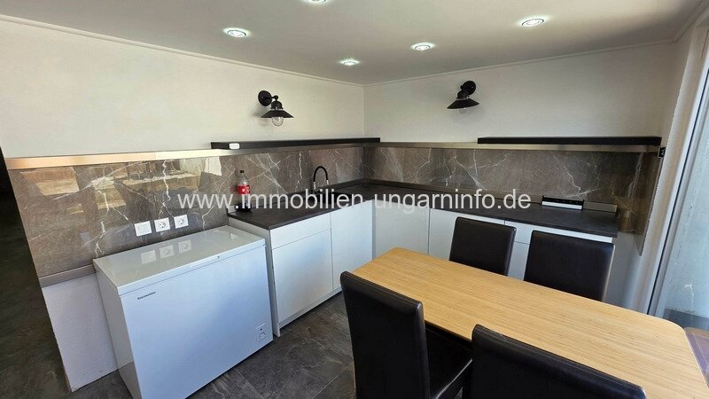 Einzigartiges, neuartiges Erdhaus und Ferienhaus in grüner Umgebung, 10 km vom Plattensee entfernt