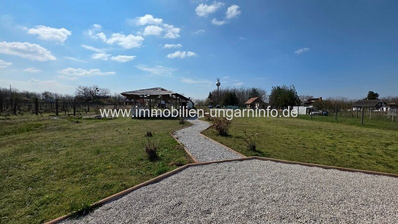 Einzigartiges, neuartiges Erdhaus und Ferienhaus in grüner Umgebung, 10 km vom Plattensee entfernt