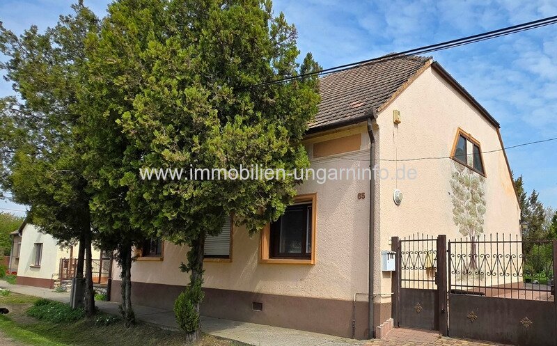 Mehrgenerationen-Familienhaus mit Wohnungen im Balaton-Hochland