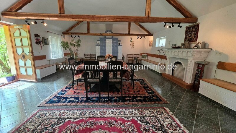 Mehrgenerationen-Familienhaus mit Wohnungen im Balaton-Hochland