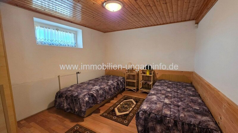 Mehrgenerationen-Familienhaus mit Wohnungen im Balaton-Hochland