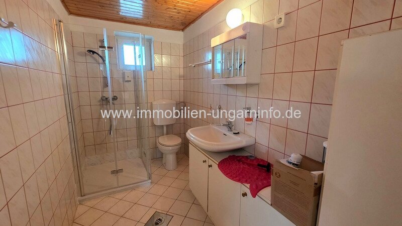 Mehrgenerationen-Familienhaus mit Wohnungen im Balaton-Hochland