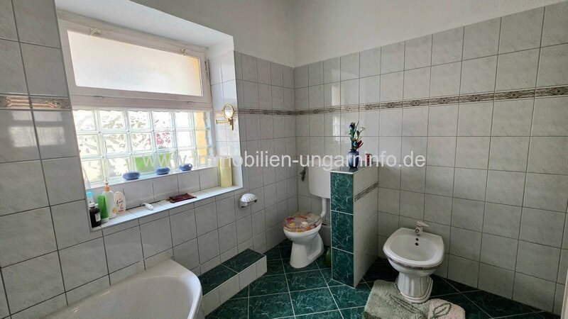 Mehrgenerationen-Familienhaus mit Wohnungen im Balaton-Hochland