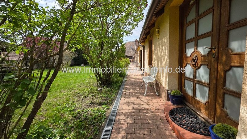 Mehrgenerationen-Familienhaus mit Wohnungen im Balaton-Hochland