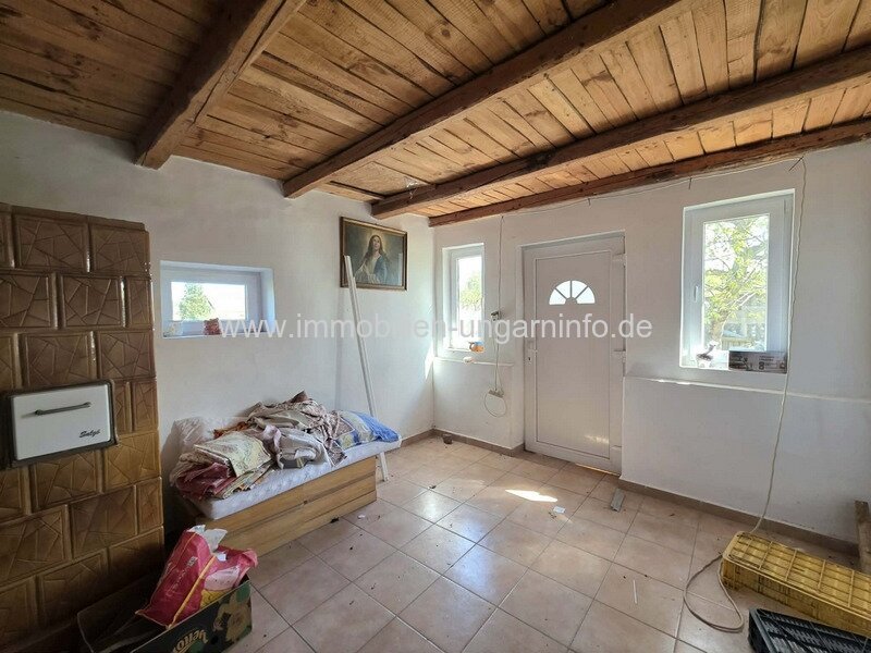 Geräumiges Einfamilienhaus zu verkaufen - mit Nebengebäuden, in hervorragender Lage