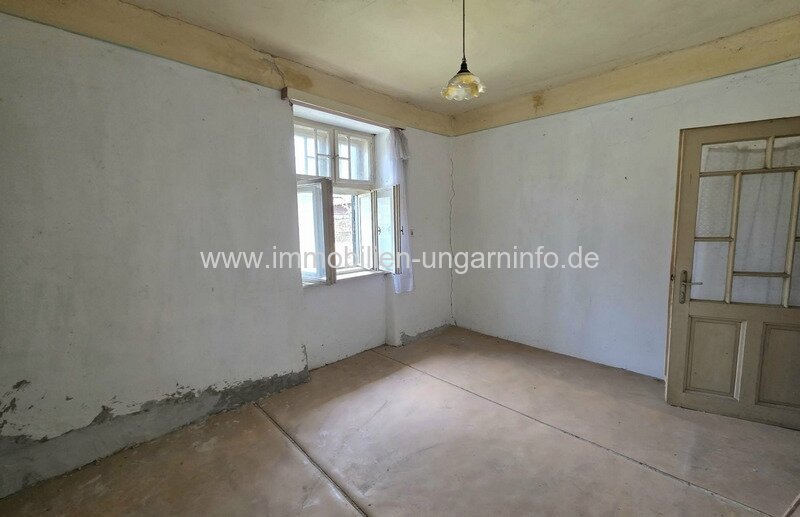 Weinberg in Öreglak (Komitat Somogy) - 2 zusammenhängende Grundstücke mit Haus und Wald