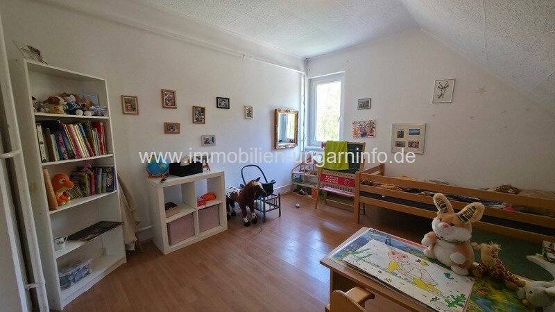 Zweistöckiges Einfamilienhaus mit großem Grundstück in Mesztegnyő zu verkaufen