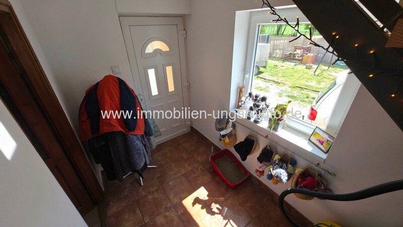 Zweistöckiges Einfamilienhaus mit großem Grundstück in Mesztegnyő zu verkaufen
