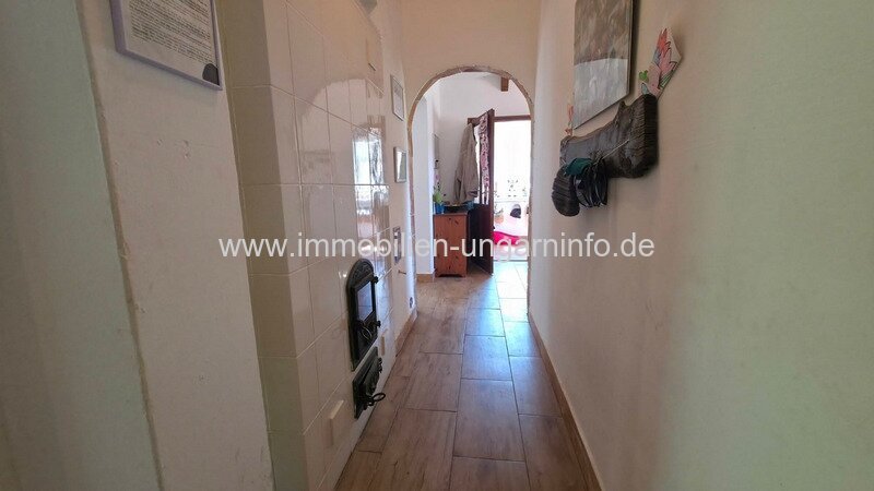 Zweistöckiges Einfamilienhaus mit großem Grundstück in Mesztegnyő zu verkaufen