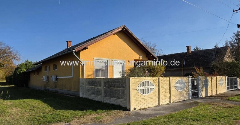 Zum verkauf steht ein gemütliches Einfamilienhaus mit grossem Grundstück