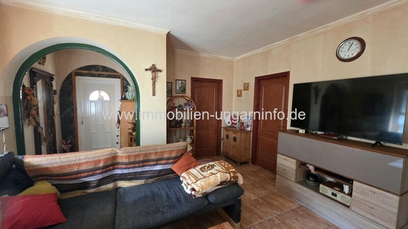 Zum verkauf steht ein gemütliches Einfamilienhaus mit grossem Grundstück