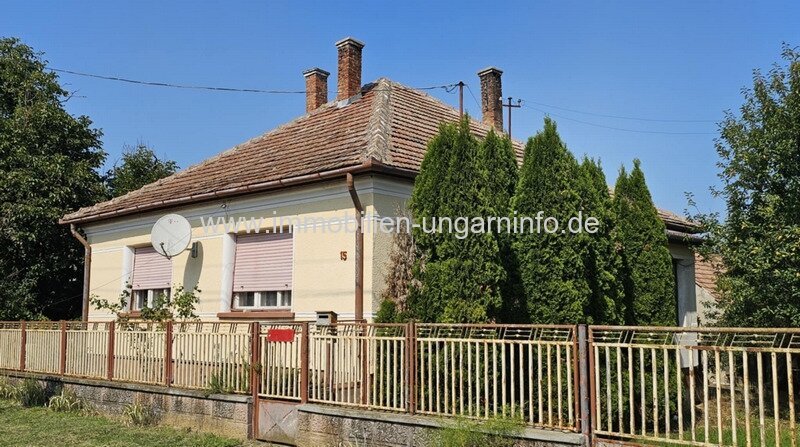 17 km vom Balaton entfernt, sofort bezugsfertiges Einfamilienhaus mit großem Grundstück
