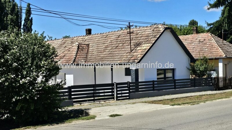 Felújított parasztház a Balaton mellett