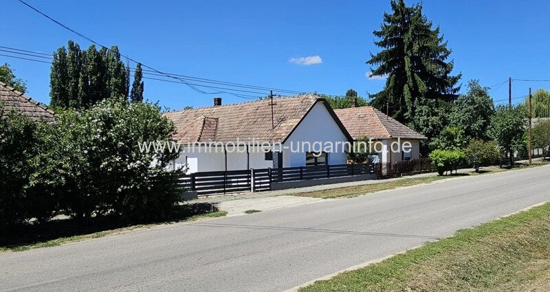 Felújított parasztház a Balaton mellett