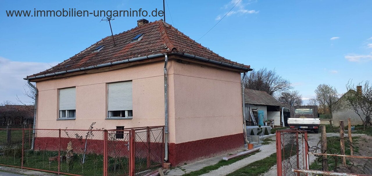 Somogy Vármegye: Somogy megyei kis faluban 2 szobás családi ház eladó 