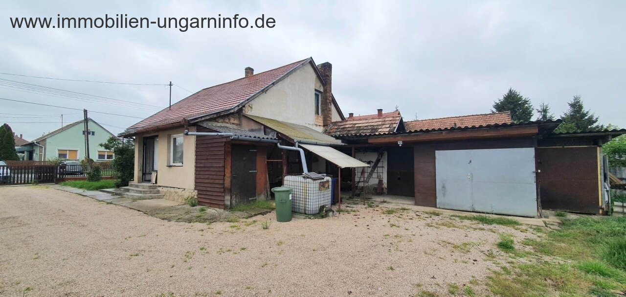 Balaton déli kisvárosban családi ház eladó