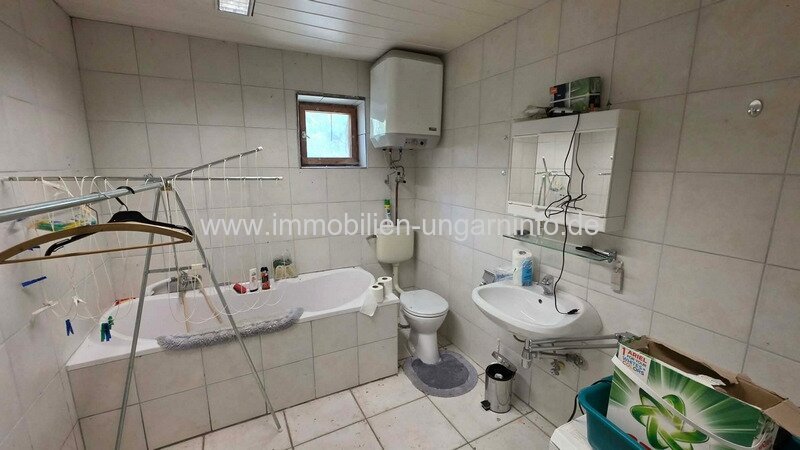 Einfamilienhaus mit großem Grundstück in Teleki zu verkaufen - 10 km vom Balaton