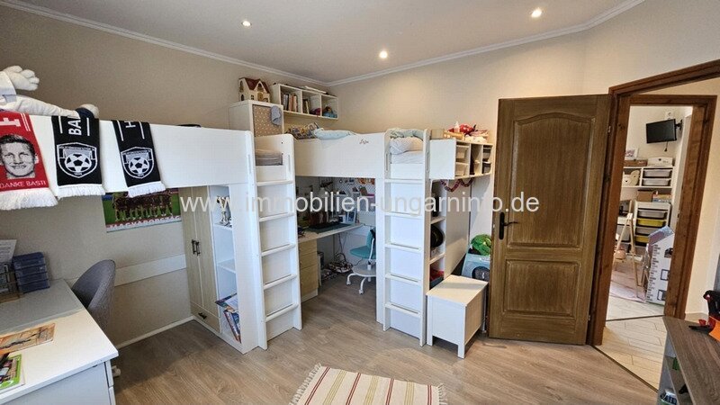 Modernes Niedrigenergie-Familienhaus in Balatonkeresztúr zu verkaufen