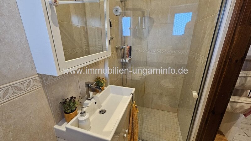 Modernes Niedrigenergie-Familienhaus in Balatonkeresztúr zu verkaufen