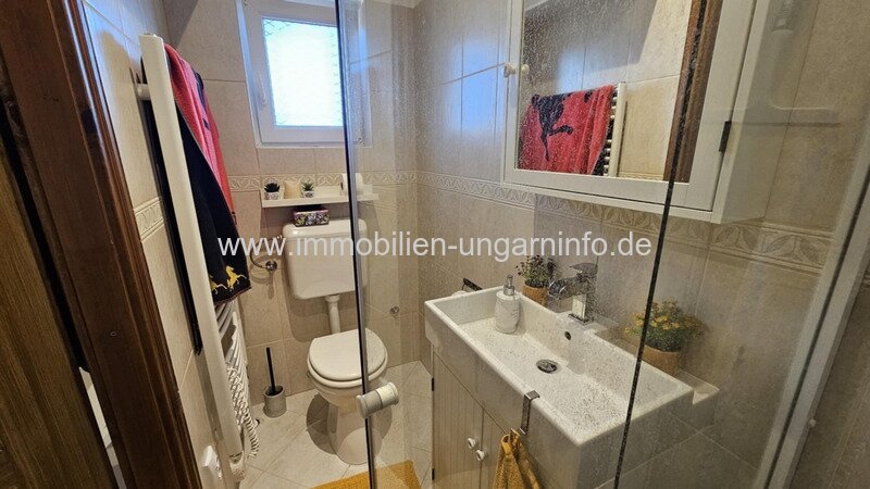 Modernes Niedrigenergie-Familienhaus in Balatonkeresztúr zu verkaufen