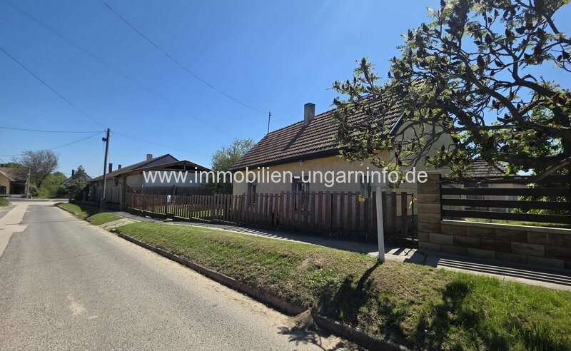 Somogy, Ort Som - Einfamilienhaus auf gepflegtem Grundstück zu verkaufen