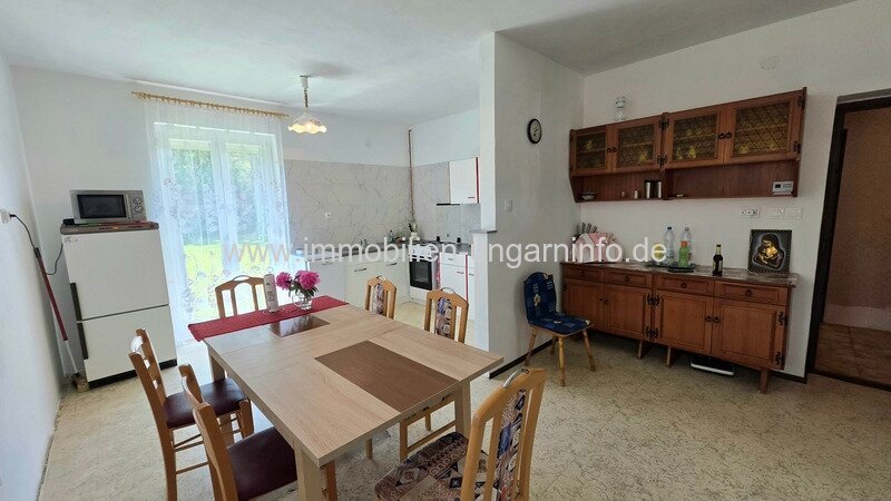 Einfamilienhaus mit ausgebautem Dachgeschoss in Kéthely zu verkaufen (6 km vom Balaton entfernt)