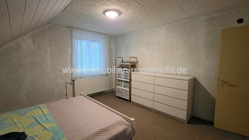 Einfamilienhaus mit ausgebautem Dachgeschoss in Kéthely zu verkaufen (6 km vom Balaton entfernt)