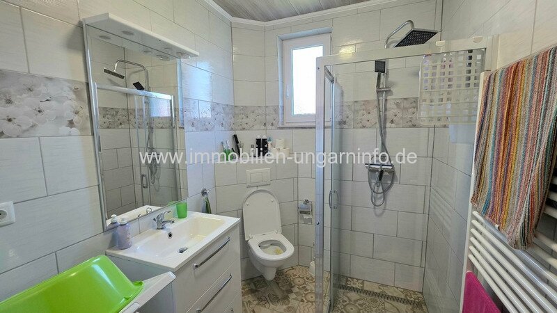 Einfamilienhaus mit ausgebautem Dachgeschoss in Kéthely zu verkaufen (6 km vom Balaton entfernt)