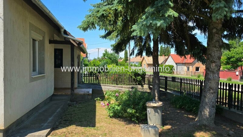 Einfamilienhaus mit ausgebautem Dachgeschoss in Kéthely zu verkaufen (6 km vom Balaton entfernt)