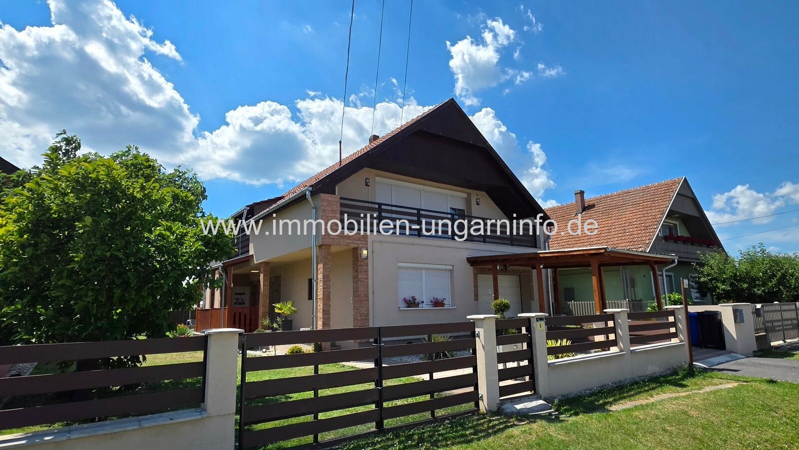 In Marcali steht ein renoviertes Einfamilienhaus mit ausgebautem Dachgeschoss zum Verkauf