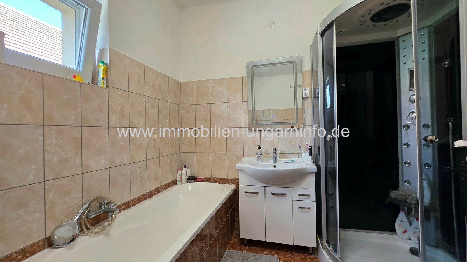 In Marcali steht ein renoviertes Einfamilienhaus mit ausgebautem Dachgeschoss zum Verkauf