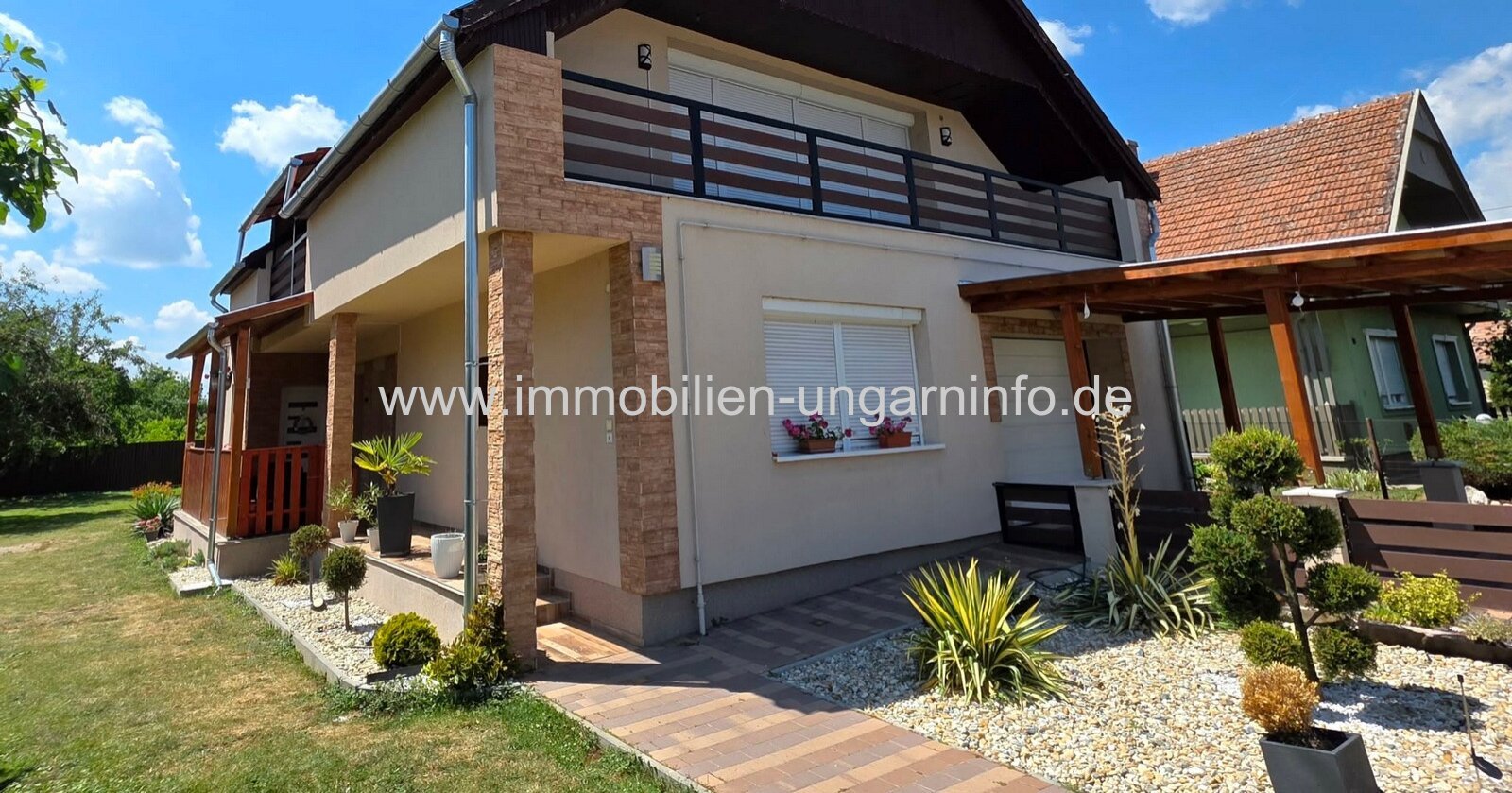 In Marcali steht ein renoviertes Einfamilienhaus mit ausgebautem Dachgeschoss zum Verkauf