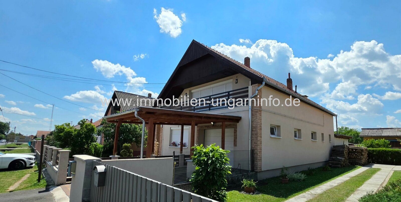 In Marcali steht ein renoviertes Einfamilienhaus mit ausgebautem Dachgeschoss zum Verkauf