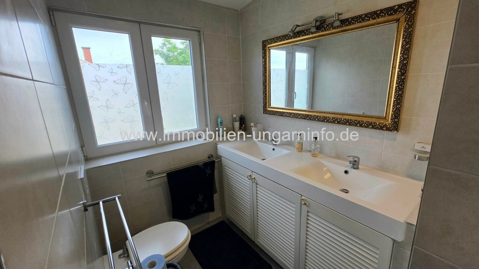In Balatonboglár-Szőlőskislak steht ein Einfamilienhaus mit Swimmingpool in der Nähe des Balaton zum Verkauf