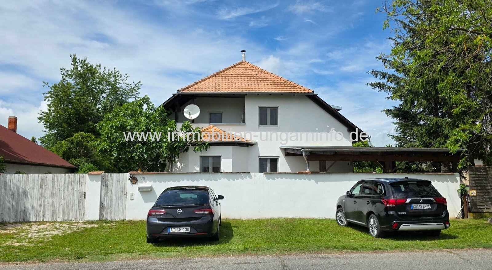 In Balatonboglár-Szőlőskislak steht ein Einfamilienhaus mit Swimmingpool in der Nähe des Balaton zum Verkauf