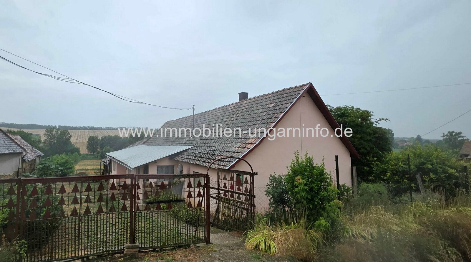 Einfamilienhaus mit großem Grundstück in Somogymeggyes zu verkaufen