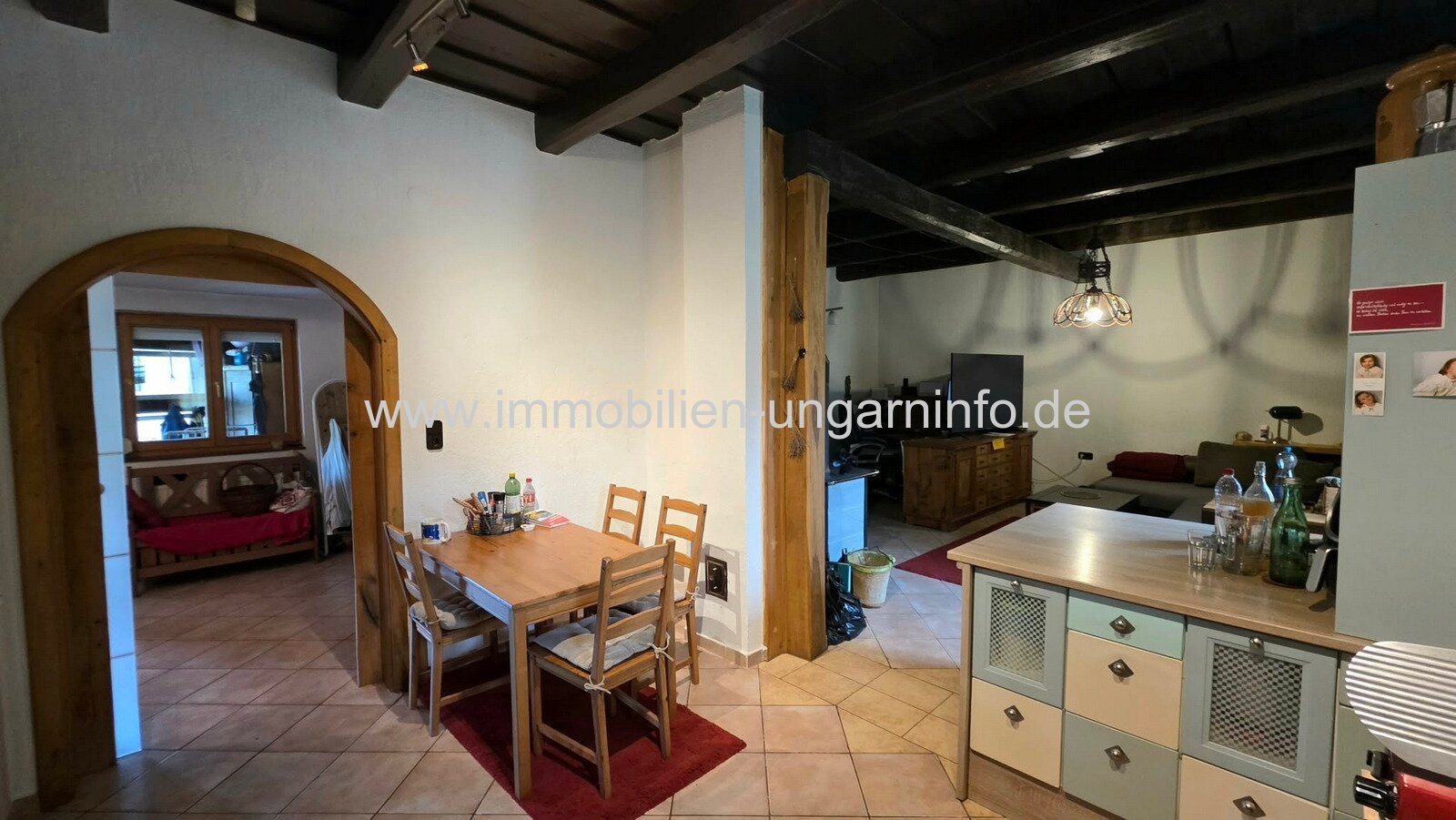 Einfamilienhaus mit 3 Apartments und Swimmingpool in Nikla zu verkaufen