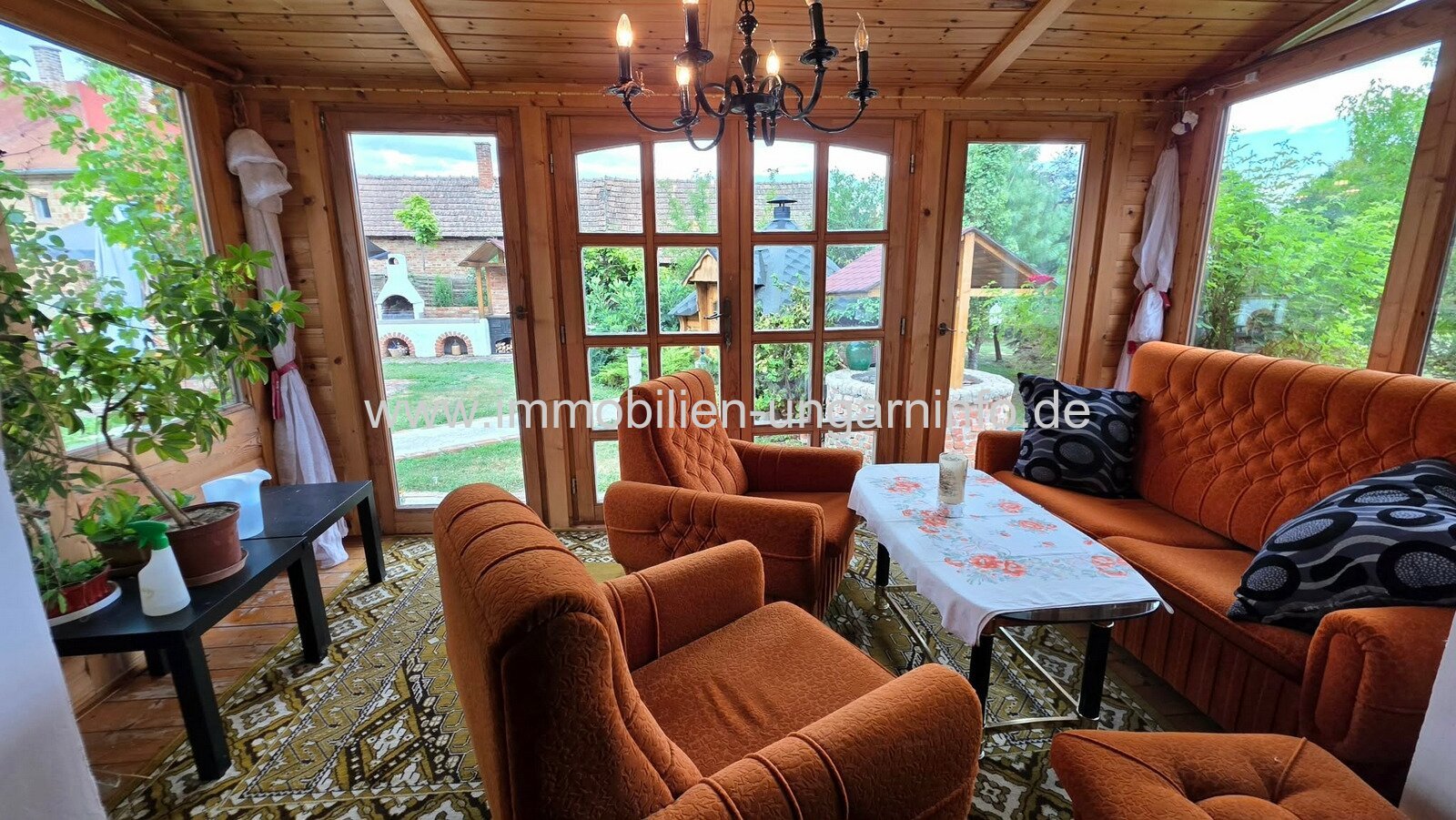 Einfamilienhaus mit 3 Apartments und Swimmingpool in Nikla zu verkaufen