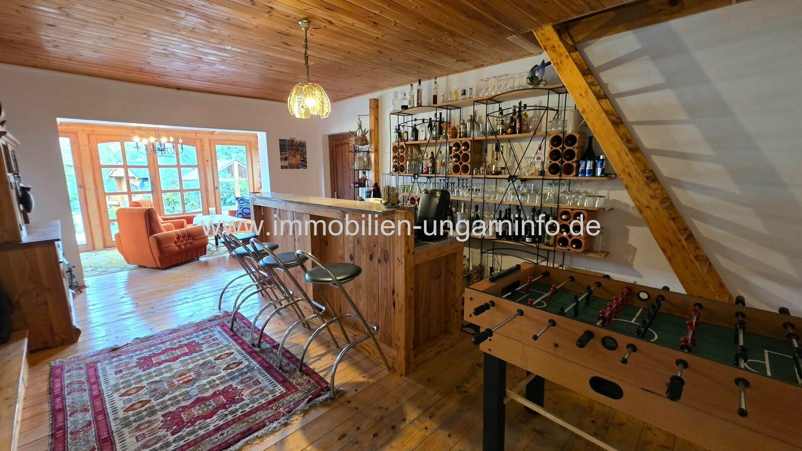 Einfamilienhaus mit 3 Apartments und Swimmingpool in Nikla zu verkaufen