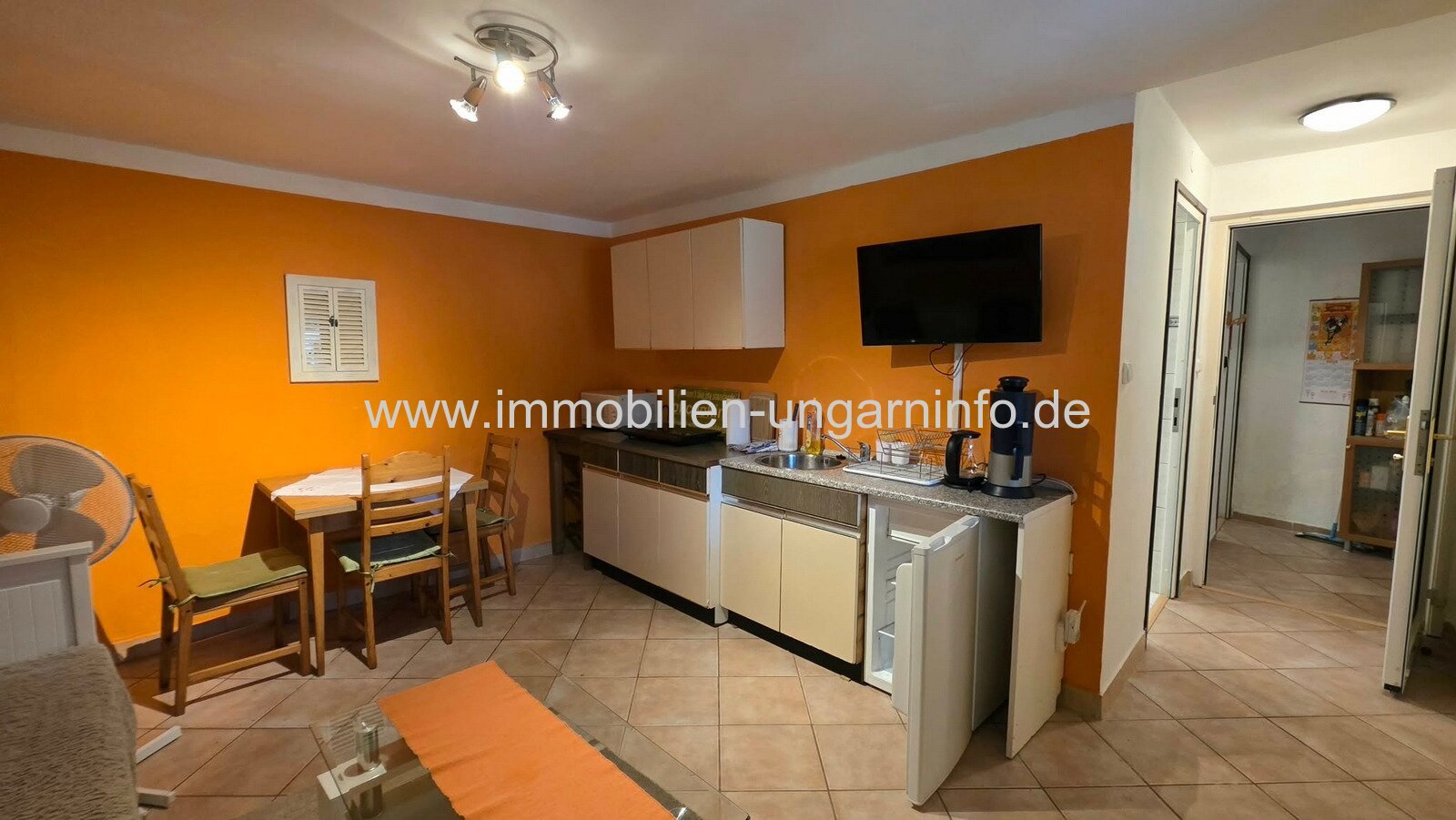 Einfamilienhaus mit 3 Apartments und Swimmingpool in Nikla zu verkaufen