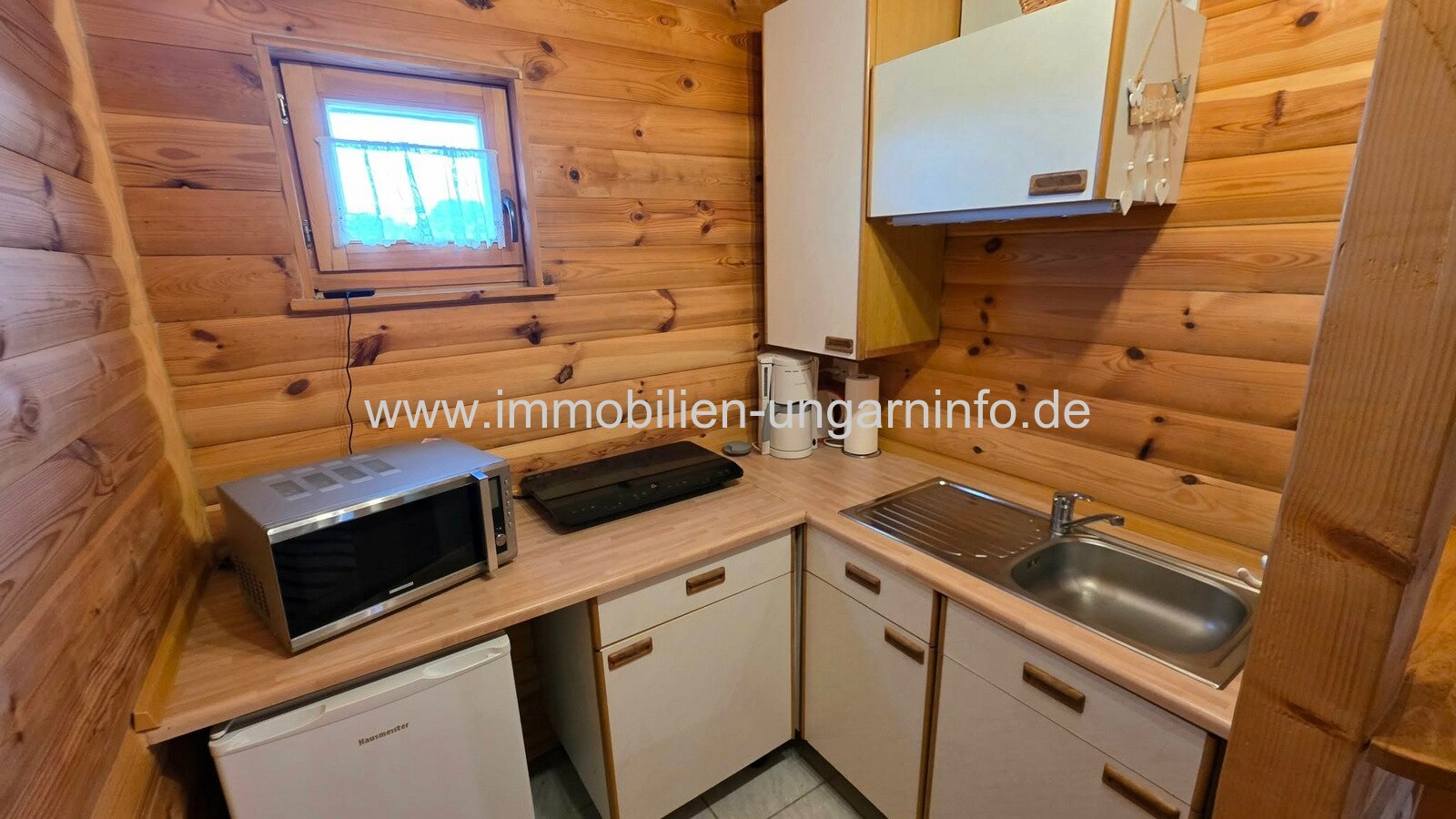 Einfamilienhaus mit 3 Apartments und Swimmingpool in Nikla zu verkaufen